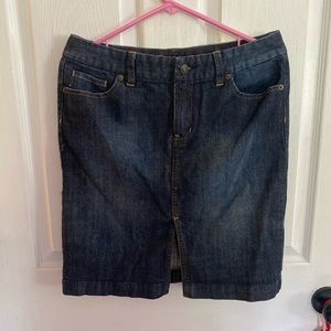 Tommy Hilfiger Jean skirt. Size 6